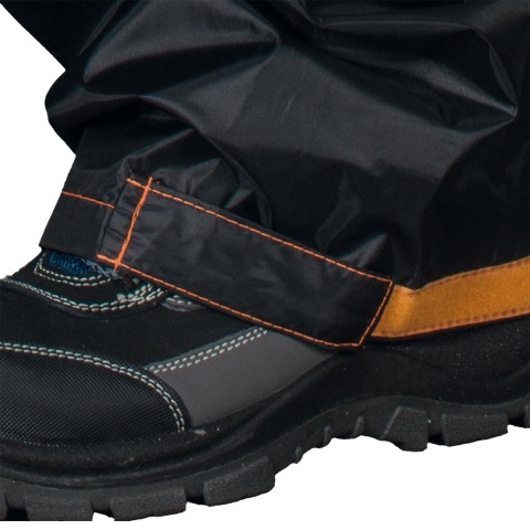 Komplet Przeciwdeszczowy – Pełna Ochrona i Widoczność w Każdych Warunkach REIS