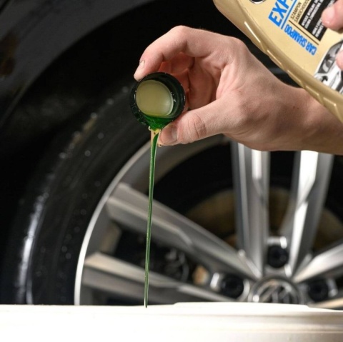 EXPRESS 1L: Super Skoncentrowany Szampon Samochodowy z Obfitą Pianą – Na Ponad 50 Myć K2