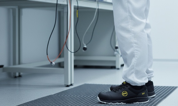 Obuwie Robocze ESD: Niewidzialna Ochrona – Klucz do Bezpieczeństwa Elektroniki i Stref Zagrożonych Wybuchem